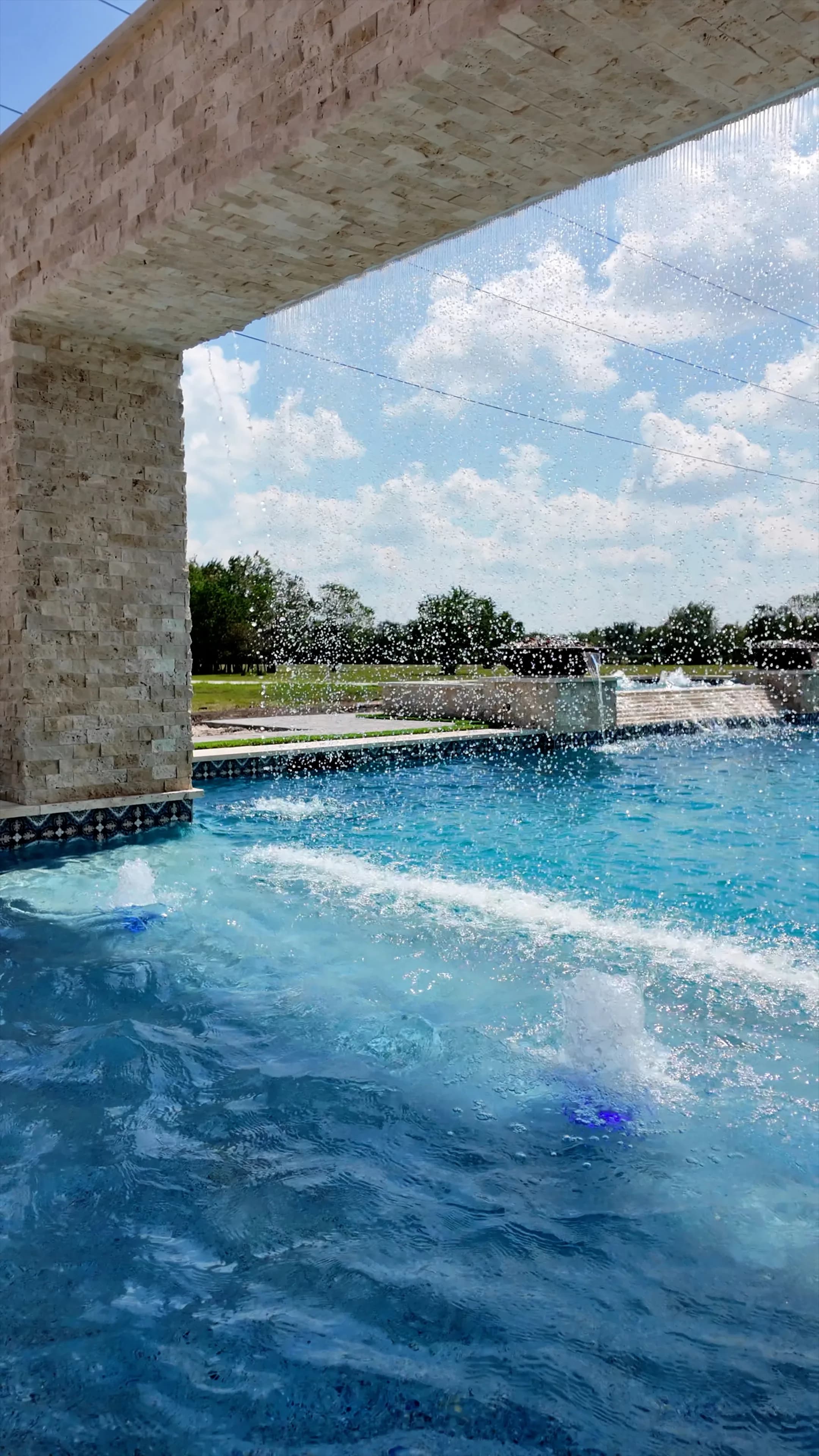 Under the travertine arch looking toward the spillway wall and bubbler fountains