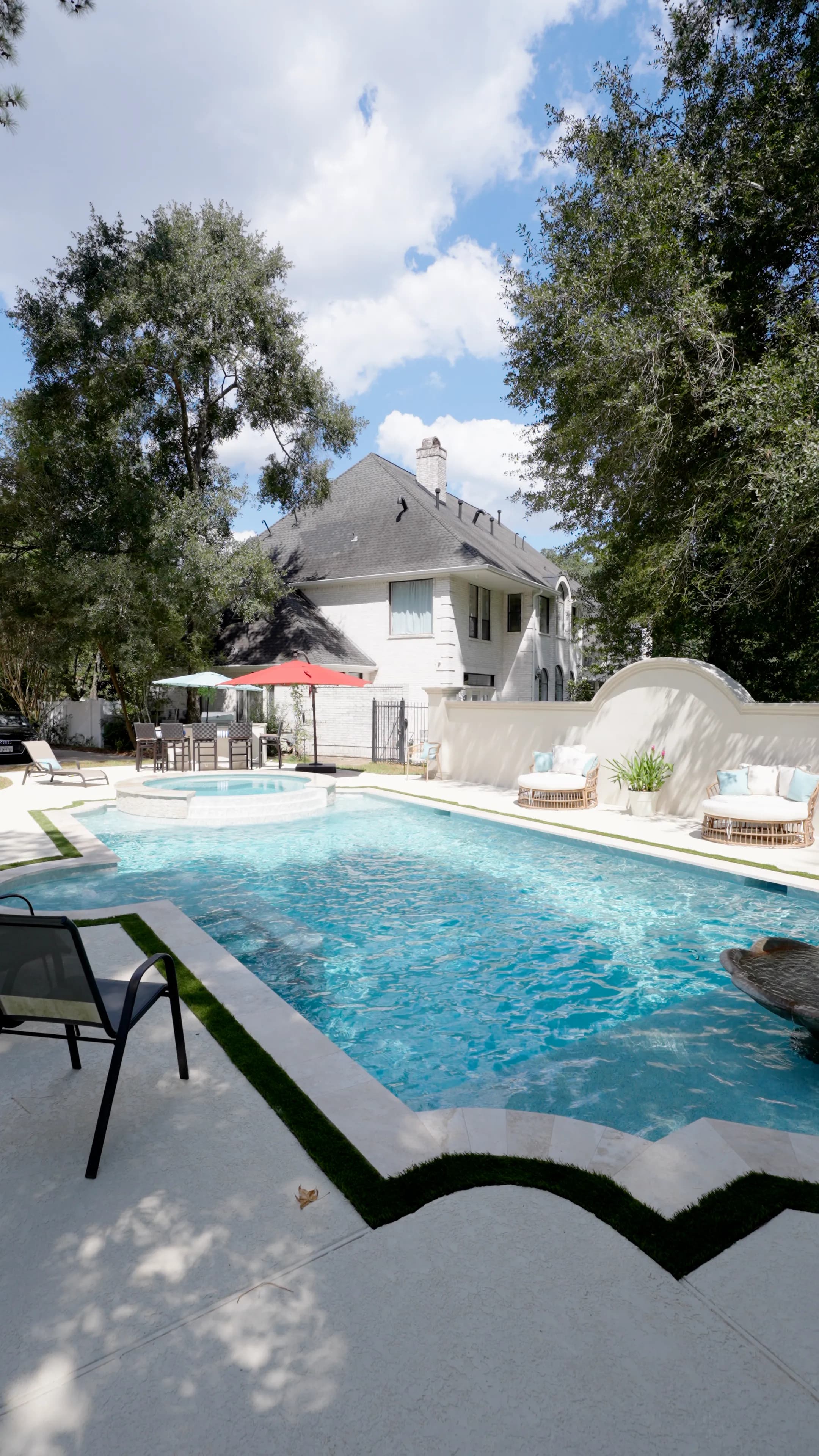 Resort-style custom pool and backyard design in Houston